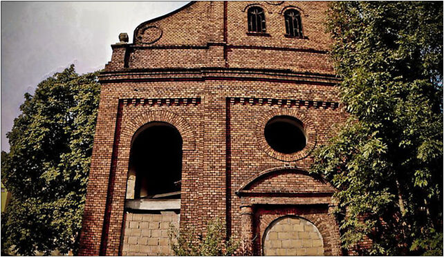 Neorenesansowa kaplica przy ul. Waryńskiego - Pabianice, Sienna 95-200 - Zdjęcia