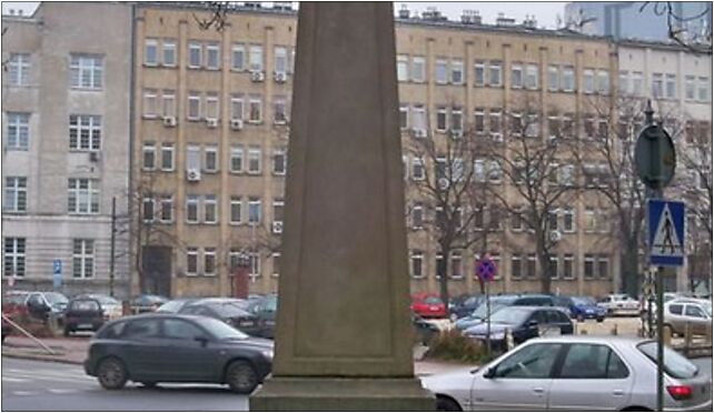 Obelisk lindleya w, Lindleya Williama 12, Warszawa od 02-002 do 02-018 - Zdjęcia