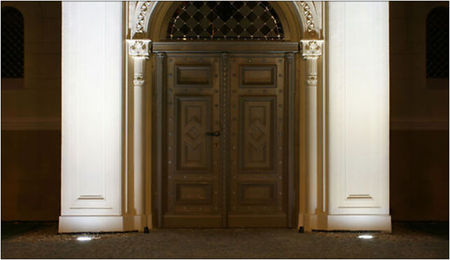 Ostrowska bożnica , portal-nocą, Raszkowska 21 63-400 - Zdjęcia