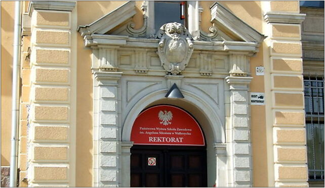 Państwowa Wyższa Szkoła Zawodowa w Wałbrzychu - building A entrance 58-302 - Zdjęcia