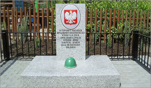 Parzniew, pomnik rozstrzelanych przez hitlerowcow, Główna 35 05-808 - Zdjęcia
