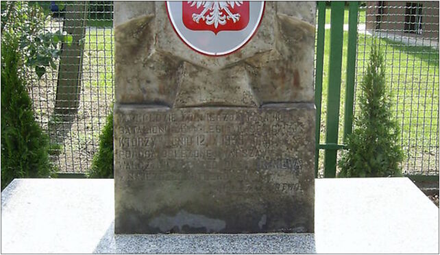 Parzniew, pomnik 36 pp Legii Akademickiej 1, Parzniew 05-808 - Zdjęcia
