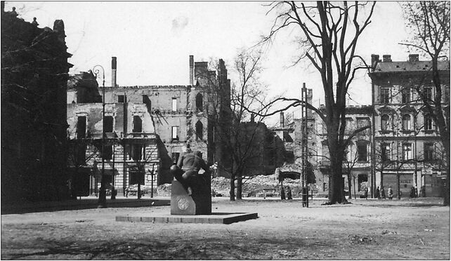 Peowiak Monument in Warsaw (1940), Małachowskiego Stanisława, pl. 3 00-063 - Zdjęcia