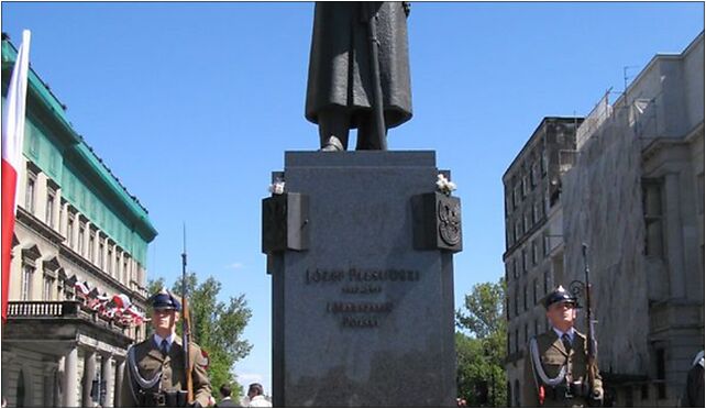 Piłusdski statue and honour guards, Warszawa 00-068 - Zdjęcia