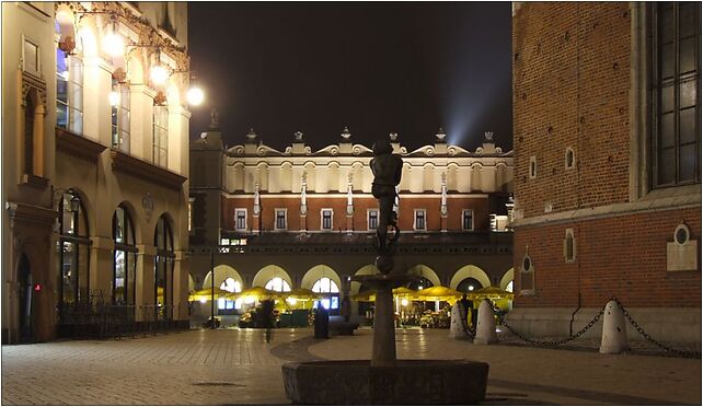 Plac Mariacki w Krakowie - noc, Mariacki, pl. 8, Kraków 31-042 - Zdjęcia