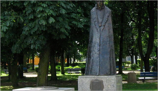 Podlaskie - Knyszyn - Knyszyn - pomnik i zegar, Rynek 39, Lewonie 19-120 - Zdjęcia