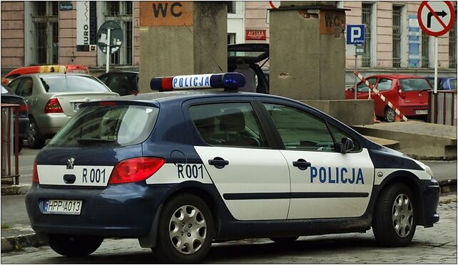 Police car in Katowice (Kattowitz), Dworcowa 11, Katowice 40-012 - Zdjęcia