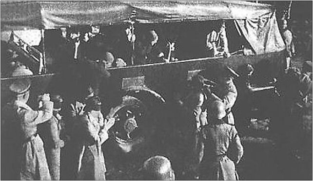 Polish Hostages preparing in Palmiry by Nazi-Germans for mass execution 2 05-080 - Zdjęcia