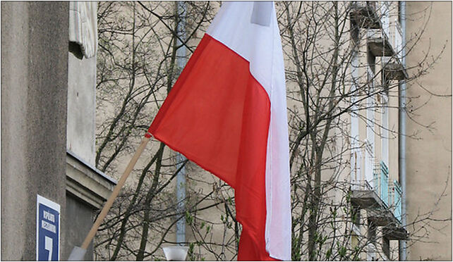 Polish flag with black mourning ribbon, Staszica Stanisława77 7 37-450 - Zdjęcia