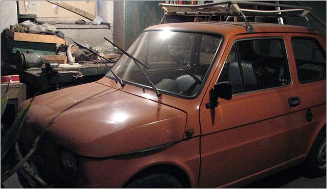 Polski Fiat 126p in a garage, Słoneczna 16, Katowice 40-136 - Zdjęcia