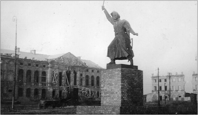 Pomnik Kilińskiego waf 2012-2719-23 (1945), Krasińskich, pl. 3/5 00-207 - Zdjęcia