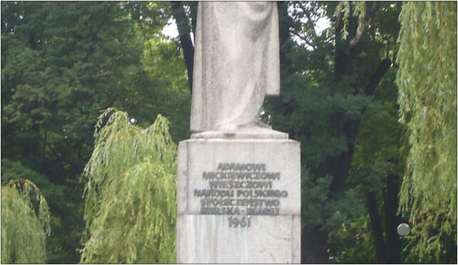 Pomnik Mickiewicza w Bielsku-Białej, Partyzantów942 39 43-300 - Zdjęcia