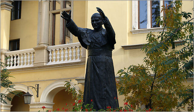Pope John Paul II monument,Krakow Archbishop's Palace courtyard, 3 Franciszkanska street,Old Town, Krakow, Poland 31-004 - Zdjęcia