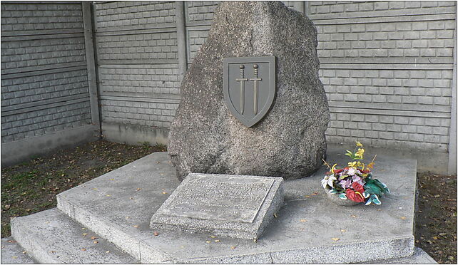 Pruszkow, pomnik ofiar hitlerowcow, Komorowska 30, Pruszków od 05-800 do 05-803 - Zdjęcia