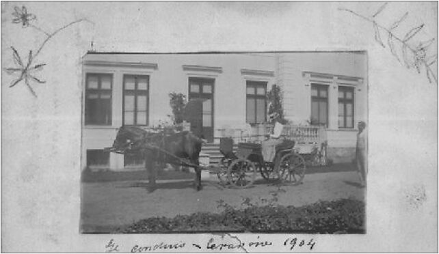 Przed dworem w Ceranowie, Ceranów, Ceranów 08-322 - Zdjęcia