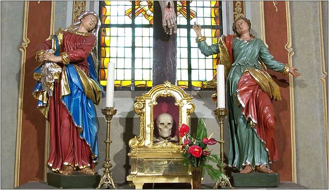 Rudy - Figury i czaszka w kaplicy św. Krzyża, Cysterska 4, Rudy 47-430 - Zdjęcia