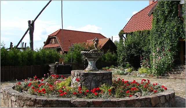 Rzeźba przy Dworku Nad Łąkami - Kiermusy (2009), Kiermusy 16-080 - Zdjęcia