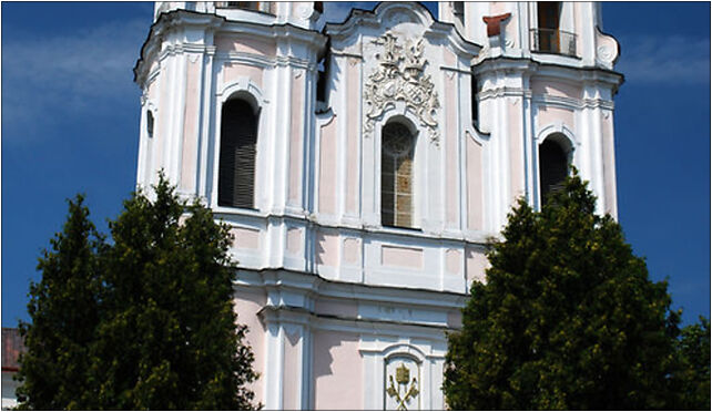 Sejny Bazylika NMP fasada lekko z boku, św. Agaty, pl. 5, Sejny 16-500 - Zdjęcia