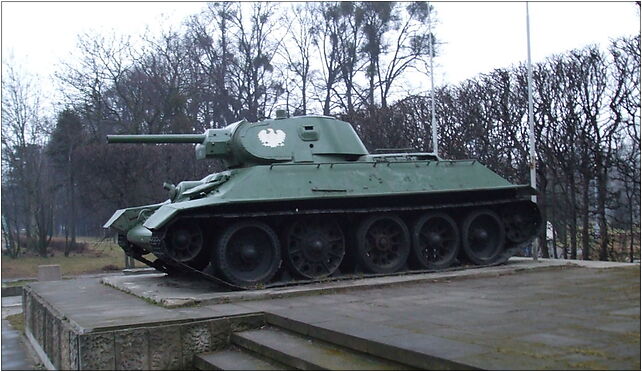 T-34 Model 1941 42 at Zwycięstwa Avenue in Gdańsk, Gdańsk od 80-207 do 80-219 - Zdjęcia