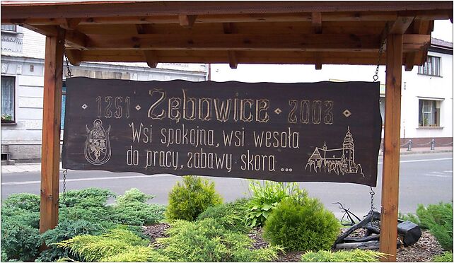 Tablica powitalna miejscowości na rynku w Zębowicach, Zębowice 46-048 - Zdjęcia