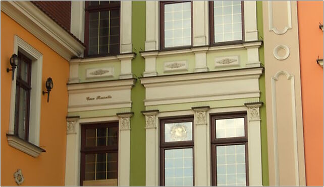 Tarnów, centrum města, Rynek, detail historických domů, Tarnów 33-100 - Zdjęcia