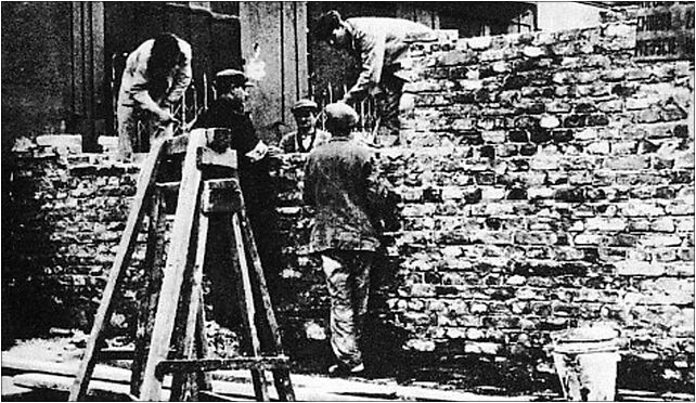 The Wall of ghetto in Warsaw - Buiilding on Nazi -German order August 1940 od 00-004 do 00-693 - Zdjęcia