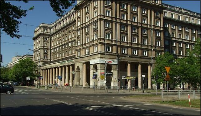Varšava, Śródmieście, socialistický rohový dům, Warszawa od 00-202 do 00-236 - Zdjęcia