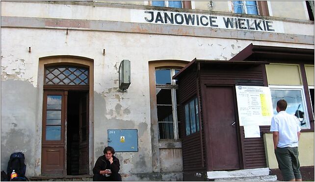 Waiting for a train, Janowice Wielkie, Kolejowa, Komarno 58-500 - Zdjęcia