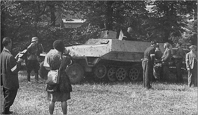 Warsaw Uprising - Captured SdKfz 251 - 4 (1944), Tamka, Warszawa od 00-349 do 00-385 - Zdjęcia