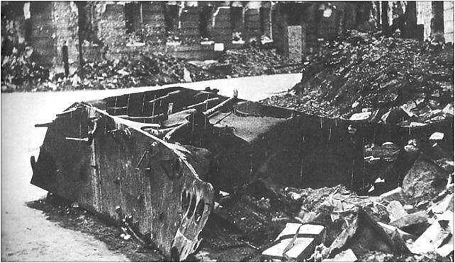 Warsaw Uprising - Exploded trap-tank, Kilińskiego Jana 3, Warszawa 00-257 - Zdjęcia
