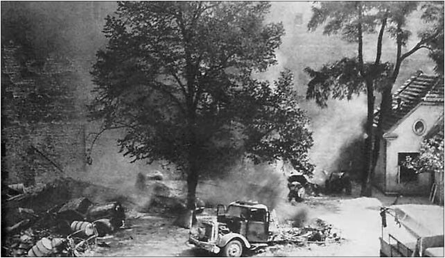 Warsaw Uprising - Small PASTa - burned cars, Krucza 5/11B, Warszawa 00-548 - Zdjęcia