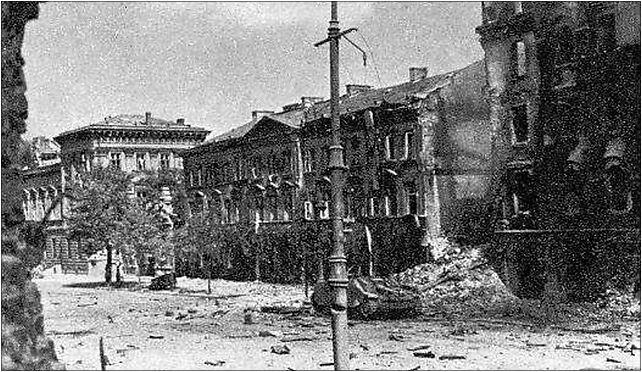 Warsaw Uprising by Braun - tank killed by PIAT, Warszawa 00-047 - Zdjęcia