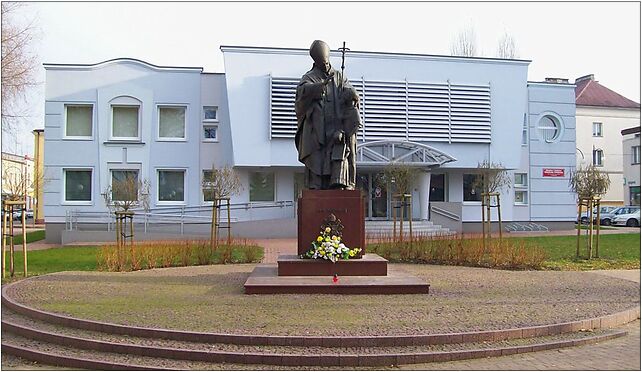 Wielun pomnik Papieza Jana Pawla II, Krakowskie Przedmieście 19 98-300 - Zdjęcia